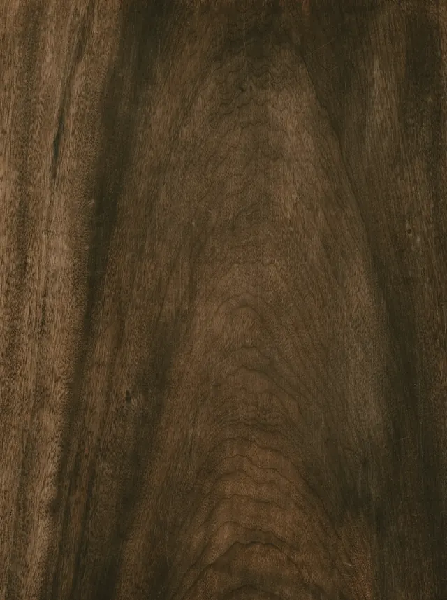 Grain of a walnut table top